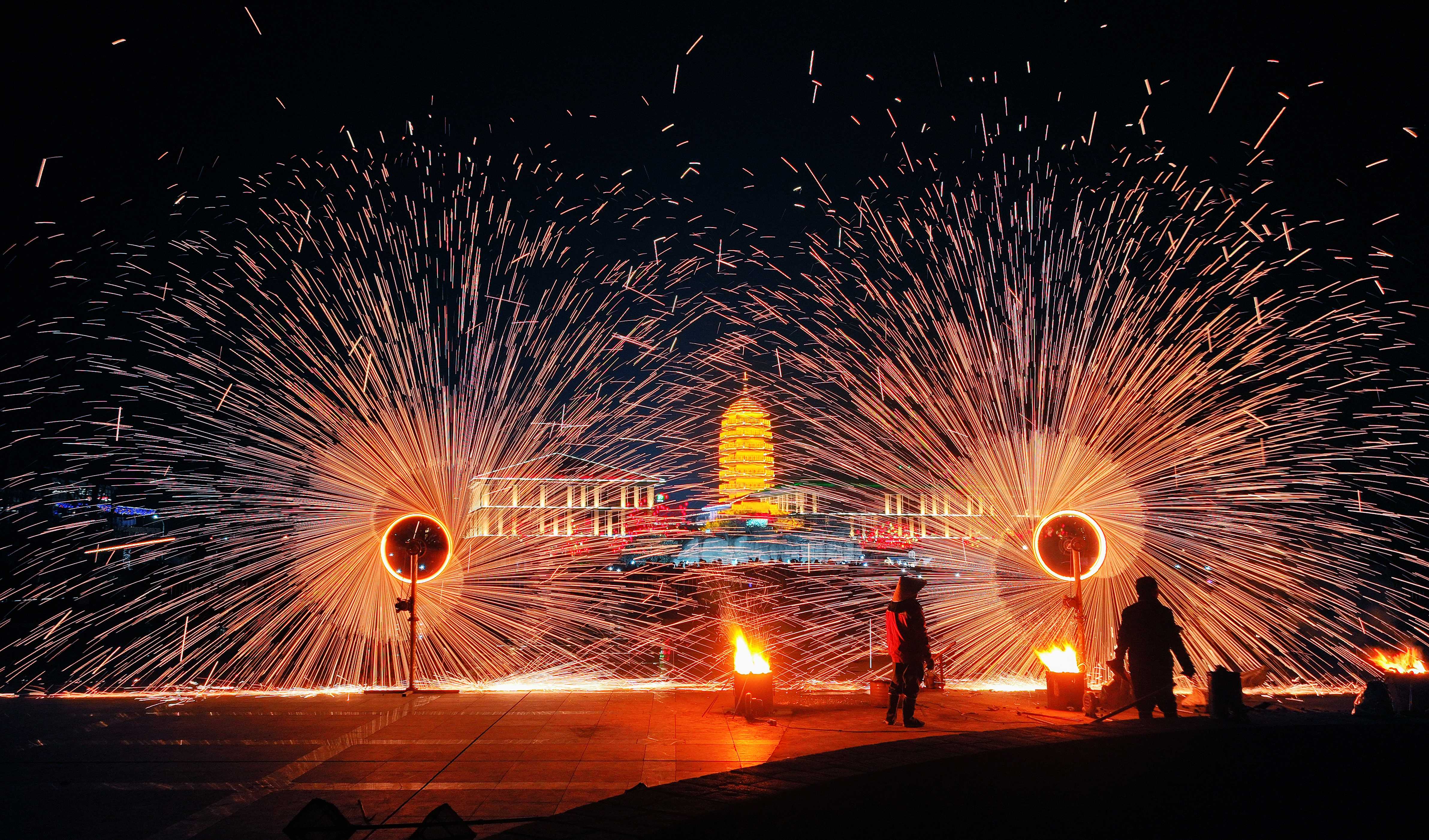 6陈建玲《打铁花》.jpg