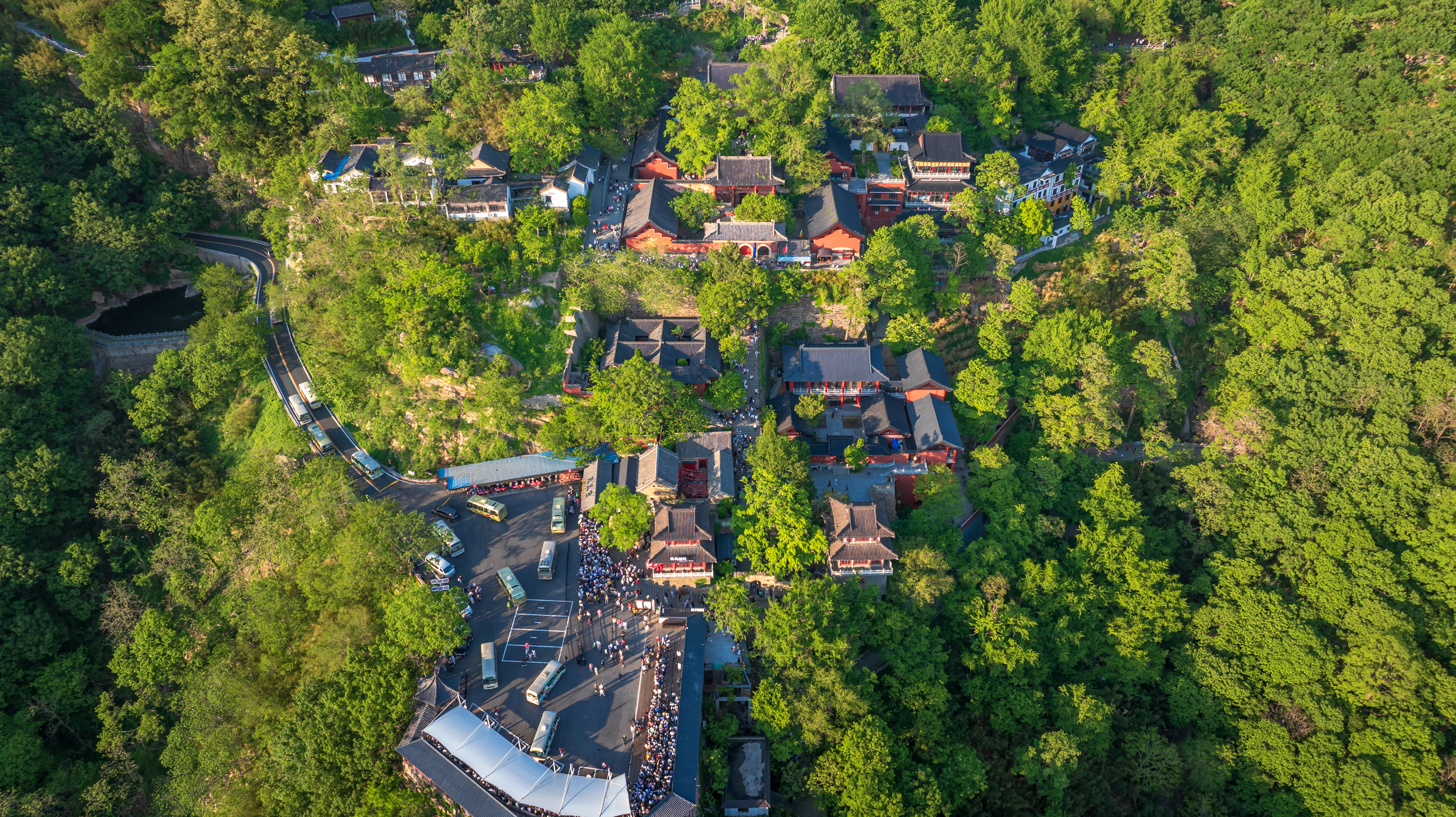 130周锦成《翠谷仙宫》.jpg